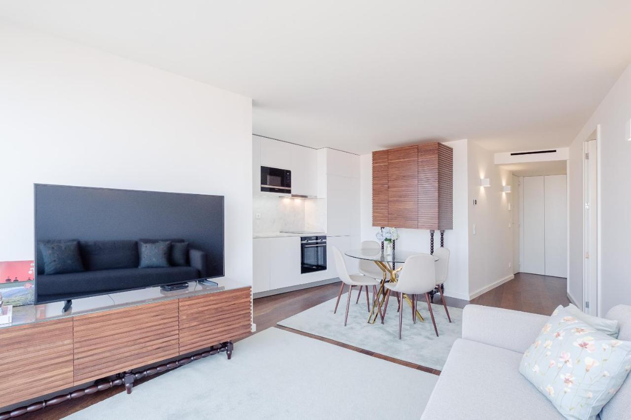 Boutique Rentals- Bliss By The Sea Apt- Ocean Views In Foz Beach OOporto Exteriör bild